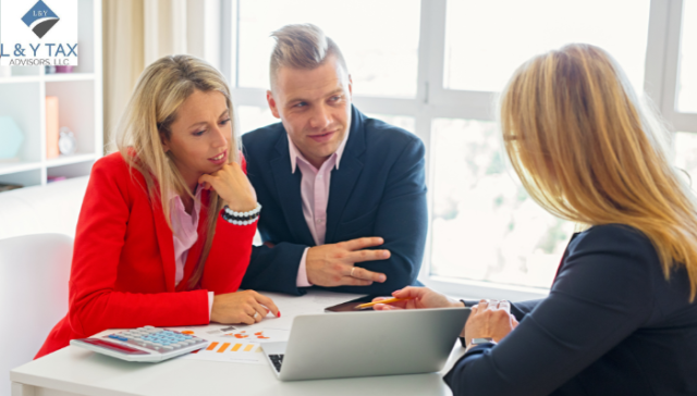 What is the Difference Between an Accountant and a Financial Adviser